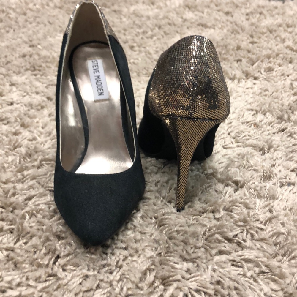Black & gold pumps!